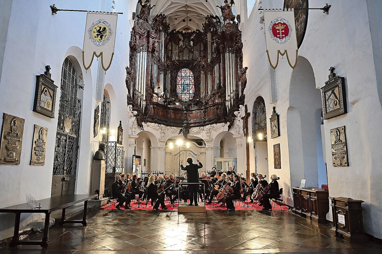 Monumentalne organy zagrały razem z gdańskimi filharmonikami.