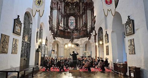 Monumentalne organy zagrały razem z gdańskimi filharmonikami.