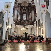 Monumentalne organy zagrały razem z gdańskimi filharmonikami.