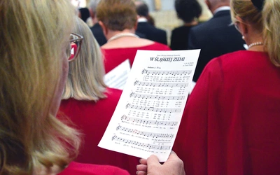 Uczestnicy wspólnie wykonali  m.in. rocznicowy hymn „W śląskiej ziemi”.