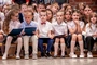 Za dwa miesiące uczniowie, ponownie ubrani na galowo, rozpoczną naukę, teraz jednak planują odpoczywać i w codzienności wykorzystywać zdobytą wiedzę.