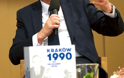 – Po pożarze Archiwum Miejskiego w 2021 r. poczułem,  że muszę ofiarować mojemu miastu  tę próbę przywrócenia pamięci  o jednym z najważniejszych zakrętów  historii  w ciągu  ostatnich  stu kilkudziesięciu  lat dziejów Krakowa  – mówi prof. Purchla.