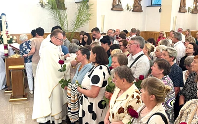 Wierni  ucałowali relikwie świętej.