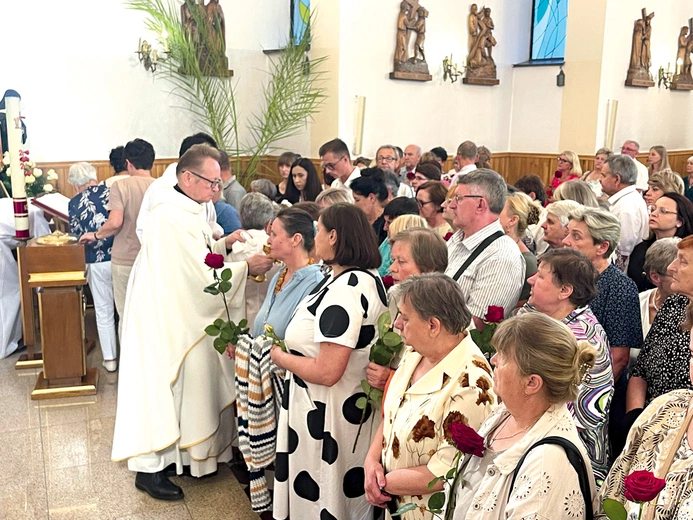 Wierni  ucałowali relikwie świętej.