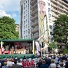 Msza św. była celebrowana u zbiegu ulic 25 Czerwca i Żeromskiego.