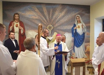 Modlitwę w kaplicy odmówił  bp M. Solarczyk.