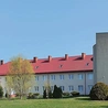 Klasztor, leżący niedaleko Mińska Mazowieckiego, jest jedynym kontemplacyjnym w diecezji warszawsko-praskiej. Siostry przyjmują intencje do modlitwy, zgłoszenia na indywidualne rekolekcje czy prośby o pomoc w rozeznaniu powołania. Kontakt mailowy: karmel.noo@op.pl lub telefoniczny – 605 600 097. Od 13 do 16 lipca o 18.00  zapraszają na otwarte rekolekcje.
