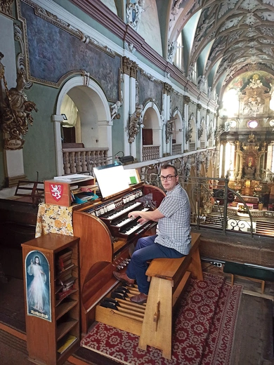 Marzeniem Szymona Wołocha jest inwentaryzacja parafialnych zbiorów muzycznych z terenu ziemi kłodzkiej.