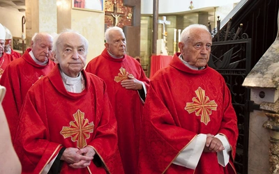 Jubileusz 65 lat  kapłaństwa świętują w tym roku księża: Czesław Banaszkiewicz, Mieczysław Nowak, Marek Starowieyski, Stanisław Stradomski i Edward Engelbrecht. 