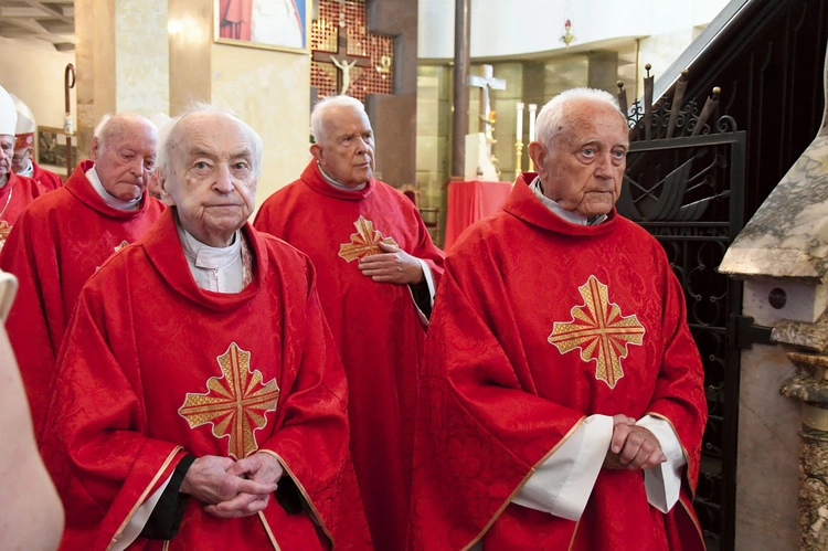 Jubileusz 65 lat  kapłaństwa świętują w tym roku księża: Czesław Banaszkiewicz, Mieczysław Nowak, Marek Starowieyski, Stanisław Stradomski i Edward Engelbrecht. 