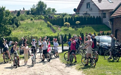 Na takie wycieczko-pielgrzymki okolice Wołowa nadają się świetnie. Rozległe lasy i tereny ciągnące się w stronę Odry stwarzają wiele możliwości.