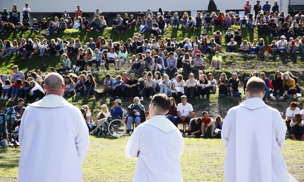 Polska młodzież ma w czym wybierać - bogata oferta wakacyjnych wydarzeń religijnych