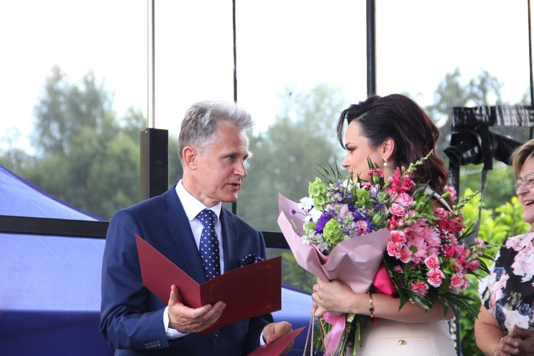 Odsłonięcie muralu z Prymasem Tysiąclecia w Łękach Górnych