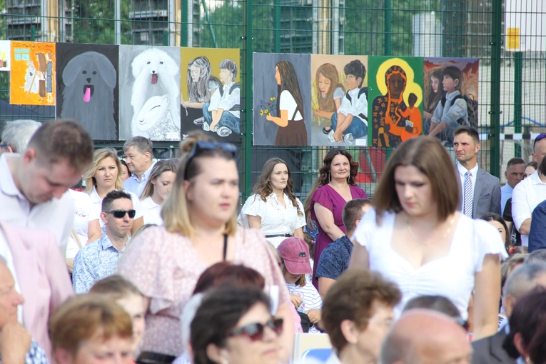 Odsłonięcie muralu z Prymasem Tysiąclecia w Łękach Górnych