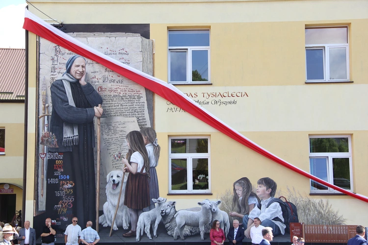 Odsłonięcie muralu z Prymasem Tysiąclecia w Łękach Górnych