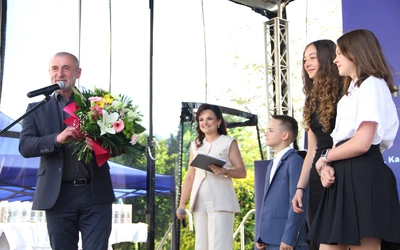 Odsłonięcie muralu z Prymasem Tysiąclecia w Łękach Górnych