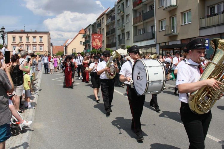 Pochód historyczny z okazji 800-lecia Białej