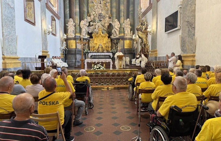 Bp Szkudło: W cierpieniu możemy odkryć wartość krzyża Jezusa