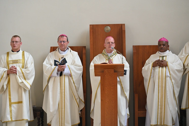 Sakra afrykańskiego biskupa - cz. 1