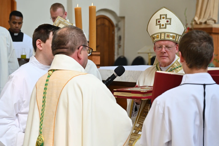 Sakra afrykańskiego biskupa - cz. 2