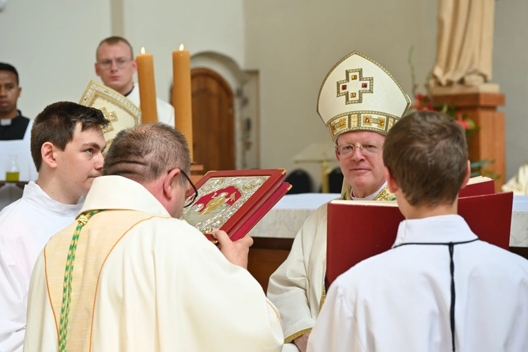 Sakra afrykańskiego biskupa - cz. 2