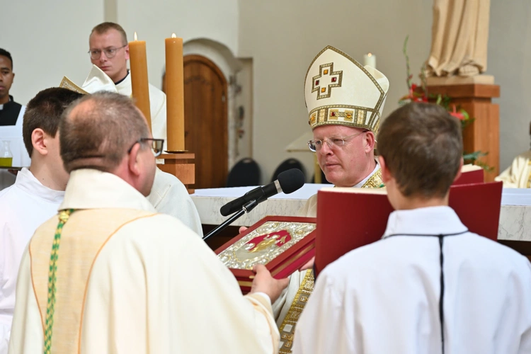 Sakra afrykańskiego biskupa - cz. 2