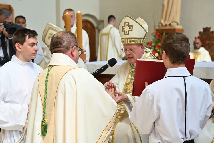 Sakra afrykańskiego biskupa - cz. 2