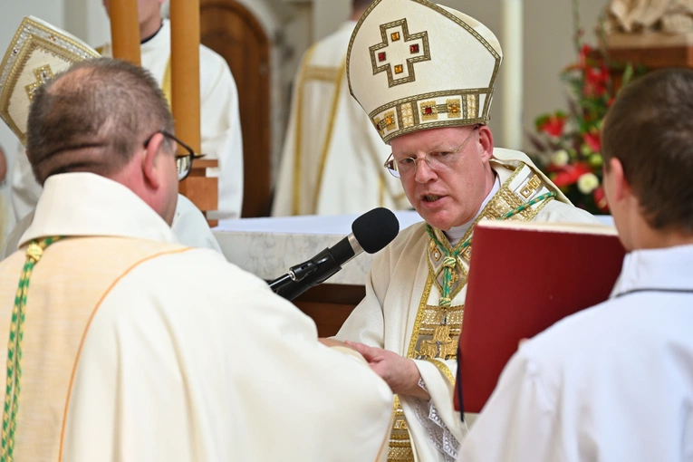 Sakra afrykańskiego biskupa - cz. 2