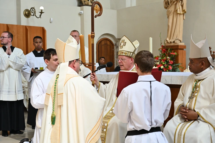 Sakra afrykańskiego biskupa - cz. 2