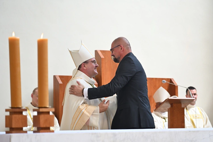 Sakra afrykańskiego biskupa - cz. 2