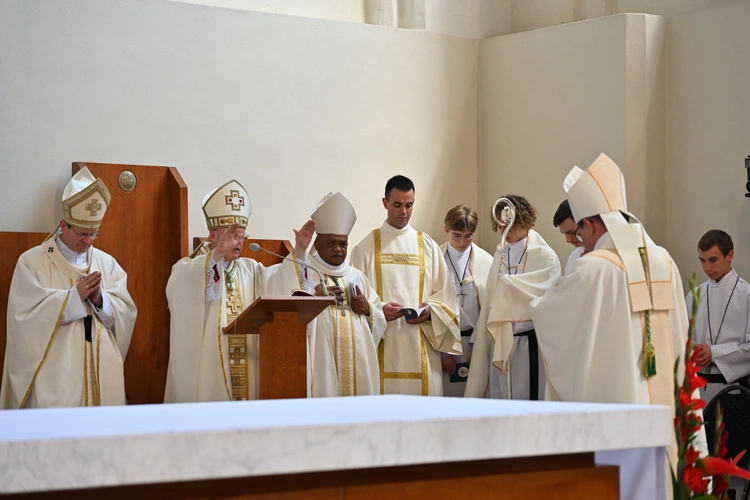 Sakra afrykańskiego biskupa - cz. 2