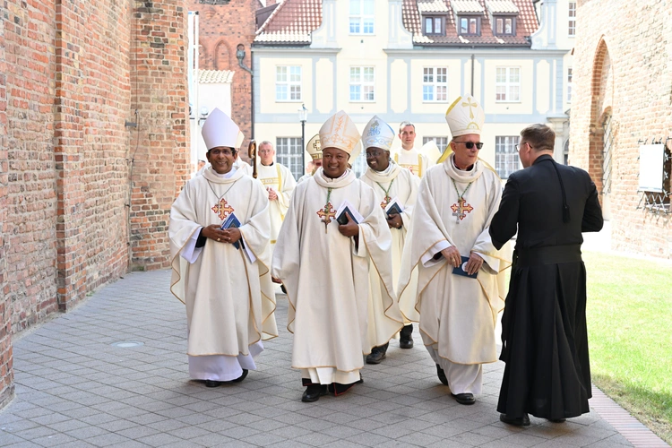Sakra afrykańskiego biskupa - cz. 2