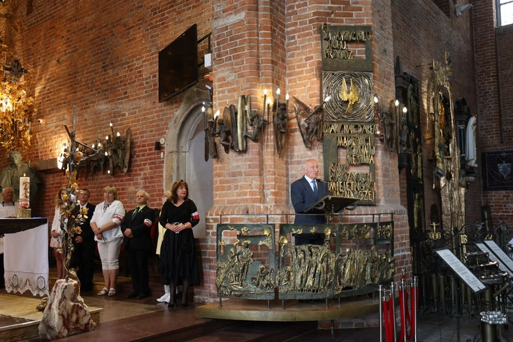 Poświęcenie krzyża Solidarności Walczącej