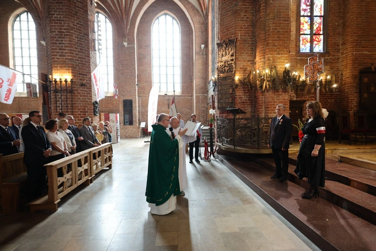 Poświęcenie krzyża Solidarności Walczącej
