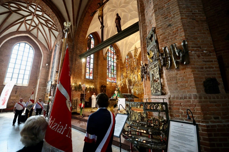 Poświęcenie krzyża Solidarności Walczącej