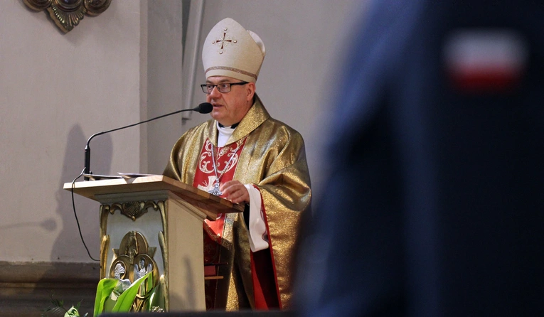 Służba Więzienna świętowała w Trzebnicy. "Nie jest łatwo być miłosiernym, gdy trzeba trwać na straży prawa"