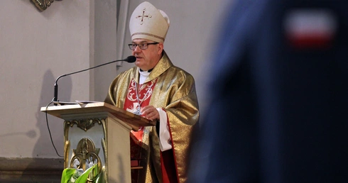 Służba Więzienna świętowała w Trzebnicy. "Nie jest łatwo być miłosiernym, gdy trzeba trwać na straży prawa"