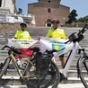 Do Rzymu na dwóch kółkach. Wieźli intencje przez 4000 km