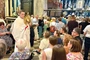 Podczas nabożeństwa lurdzkiego pielgrzymi przyjęli indywidualne błogosławieństwo.