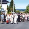  Wierni z lublinieckich parafii w ślubowanej przez przodków pielgrzymce przychodzą zawsze 2 lipca. Drogę w obie strony pokonują pieszo. 