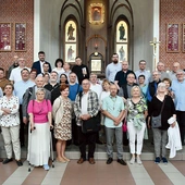  Wspólne zdjęcie w sanktuarium Matki Bożej Dobrej Drogi w Gliwicach. 