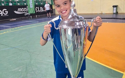 Przechodnie trofeum będzie dumnie stać u nich przez rok. 