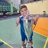 Przechodnie trofeum będzie dumnie stać u nich przez rok. 