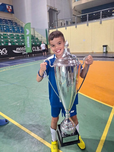 Przechodnie trofeum będzie dumnie stać u nich przez rok. 