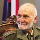  Mimo sędziwego wieku  kapitan nie traci pogody ducha  i nie ustaje w świadczeniu o swojej epoce.