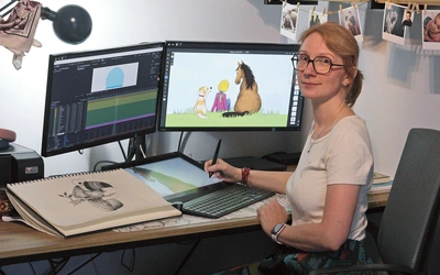 Pani Anna zachęca,  by każdy,  kto chce malować, nie chował swoich rysunków do szuflady, ale podążał za swoimi marzeniami. 