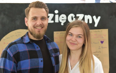 Julia i Bartłomiej, kiedyś nastolatkowie, dziś małżonkowie,  są wdzięczni Bogu za czas  u dominikanek.