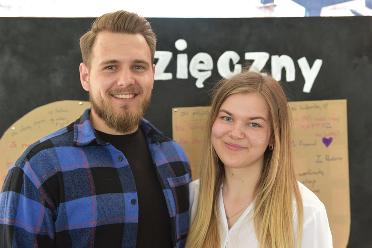 Julia i Bartłomiej, kiedyś nastolatkowie, dziś małżonkowie,  są wdzięczni Bogu za czas  u dominikanek.