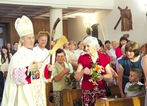 Na nowe stulecie pobłogosławił łysogórzanom bp Stanisław Salaterski. 