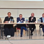 Panel dyskusyjny przedstawicieli różnych religii.